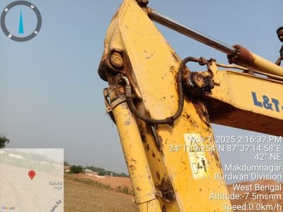 DAMAGED KOMATSU EXCAVATOR